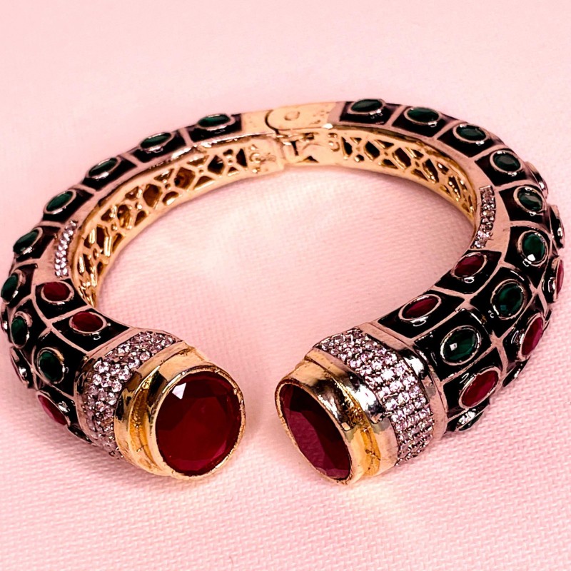 Green emerald stones bracelet by Dugri Style | The Secret Label
